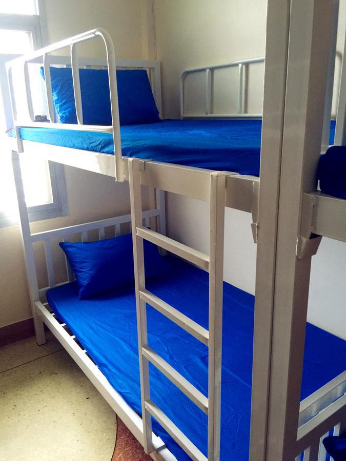 Small Elephant Hostel Bangkok Exterior photo