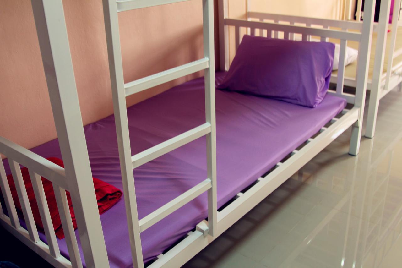 Small Elephant Hostel Bangkok Exterior photo